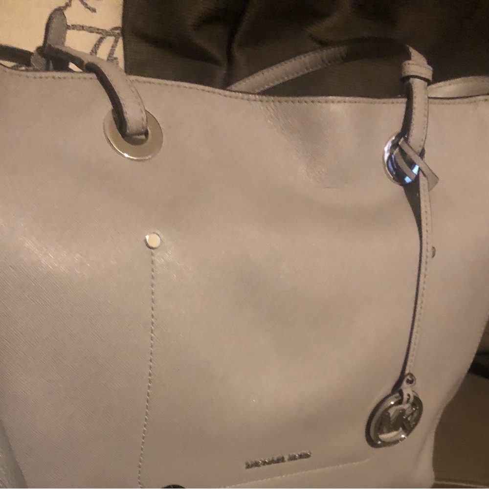 GREAT CONDITION MICHAEL KORS/VINCE CAMUTO SHOULDER BAG